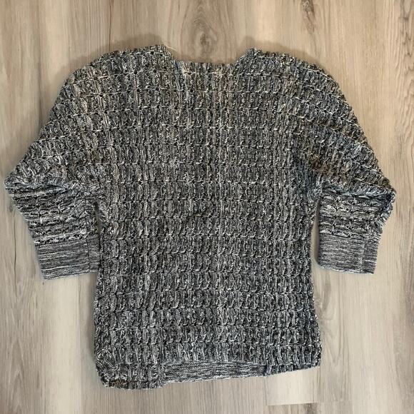 Quiksilver Pullover Knit Sweater Medium Women's Gray White Crew Neck 3/4 Sleeve - Picture 2 of 6